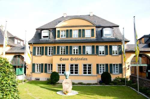 www.hausschlesien.de