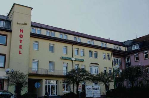 www.hotel-avalon-landstuhl.com