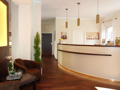 www.altstadthotel-waren.de