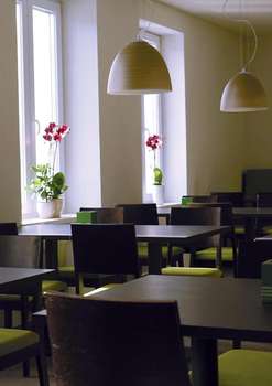 www.hotel-bahnhof-jestetten.de