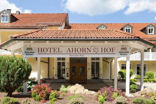 www.hotel-ahornhof.com