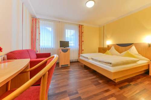 www.hotel-peterhof.net