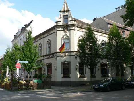 www.hotel-zum-rathaus.com