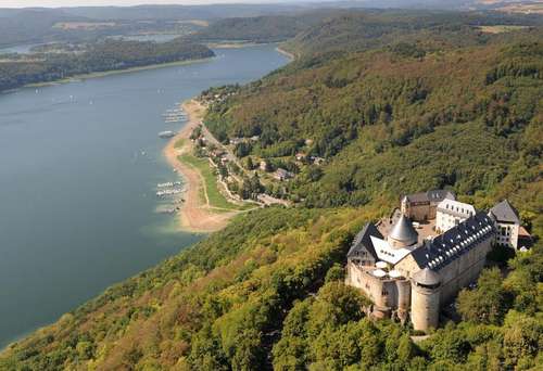 www.schloss-hotel-waldeck.de