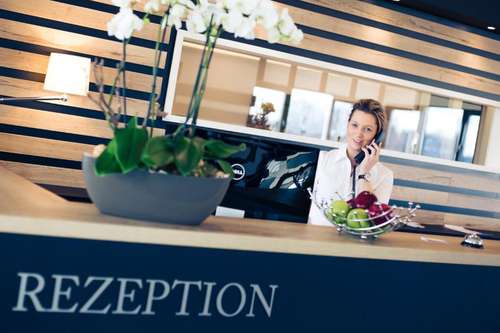 www.skyhotel-cloppenburg.de