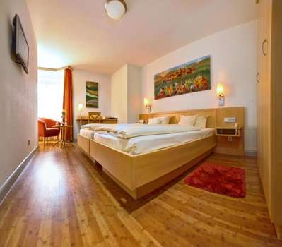 www.hotel-zum-ochsen-ehingen.de