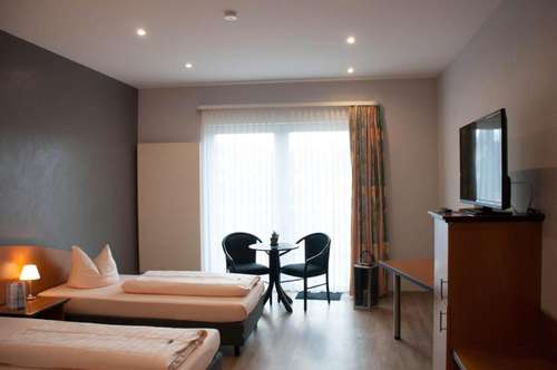 www.hotelstadtpuettlingen.de