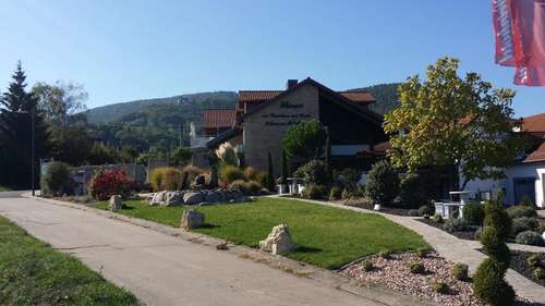 www.weinhotel-schlossberg.de