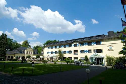 www.parkhotel-hohenfeld.de