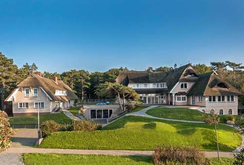 www.ahrenshoop-strandhaus.de