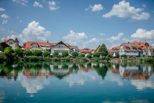 www.seehotel-niedernberg.de