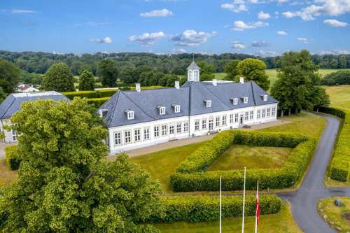 www.sophienberg-slot.dk