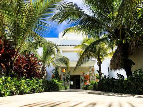 www.lasflores-puntacana.com