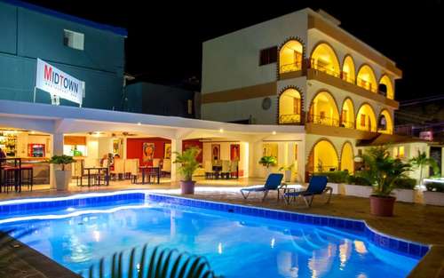 www.hotel-las-palmeras.com