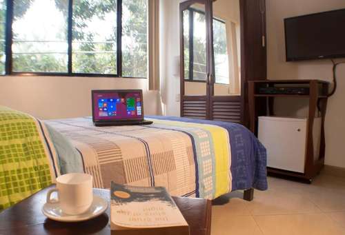 www.hoteldealborada.com