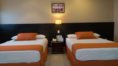 www.hotellosalmendros.com