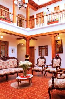 www.hotellasplazas.com
