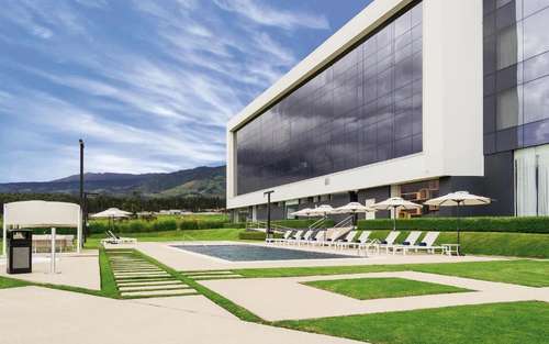 www.ebhotels.com