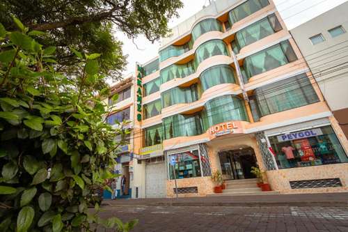 www.hotelmirafloresizu.com