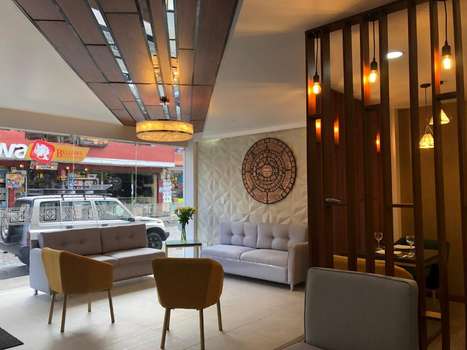 www.hotelmakroz.com