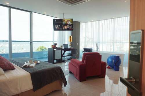 www.hotelperlaspondylus.com