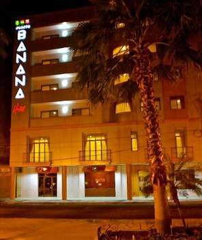 www.hotelpuertobanana.com