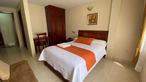 www.hotelcaluvaloja.com