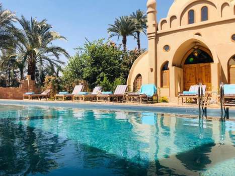 www.embracehotel.com