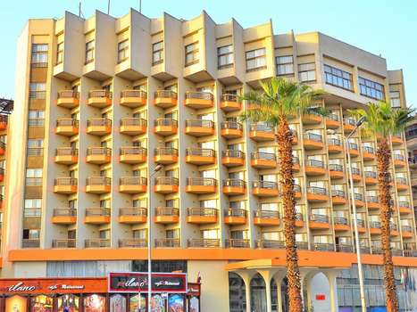 www.aracanpyramidshotel.com