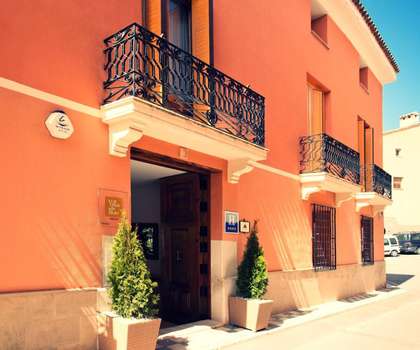 www.hotelvilladebiar.com