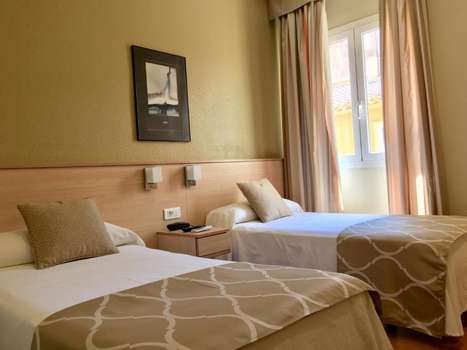 www.hotelalkazar.es