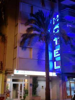 www.hotelelpinchedeoro.com