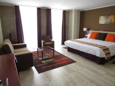 www.hotel-anunciada.com