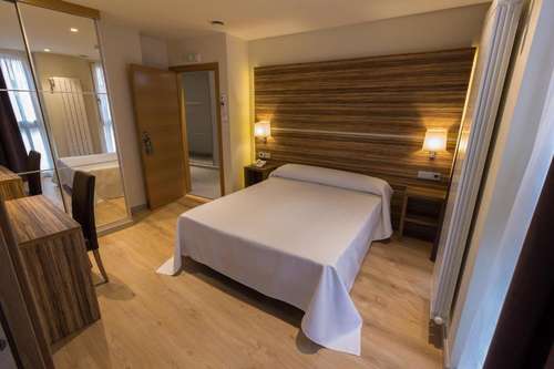 www.hotelnovocandido.com