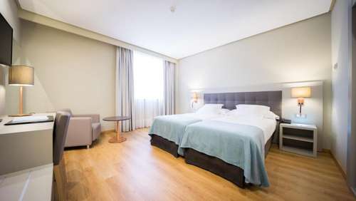 www.hotel-carltonlogrono.com