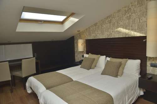 www.hotelcasarosalia.com