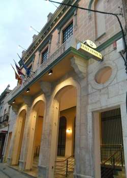 www.hotelcentralval.com