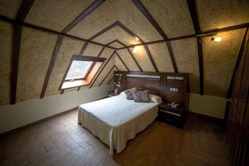 www.hotelcasabeletri.com