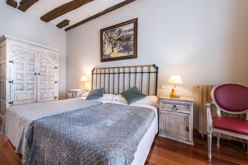 www.hotelvialeon.com