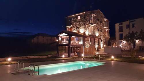 www.hoteltierrabuxo.com