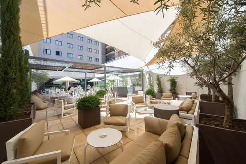 www.hotelvilamari.com