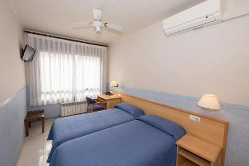 www.hoteltorinoelmasnou.com