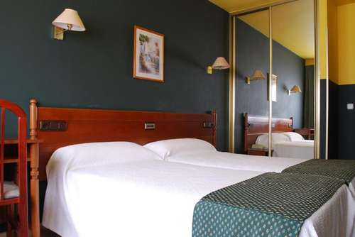 www.hotelsanjacobo.com