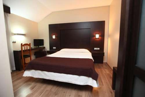 www.hotelanabelbaza.com