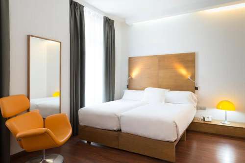 www.petitpalaceplazamalaga.com