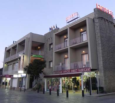 www.hotel-puertadeespana.com