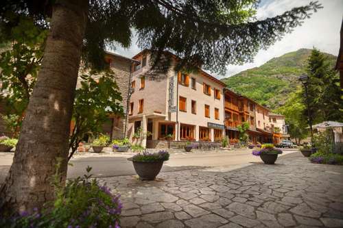www.hotelllacsdecardos.com