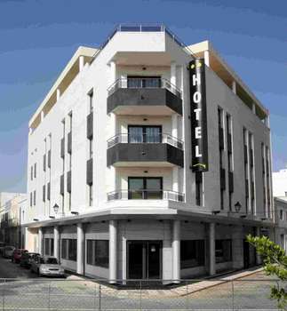 www.hotelnouavenida.com