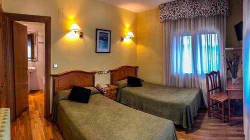 www.hotel-anieu.com