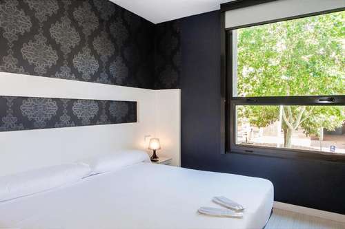 www.barnahousehotel.com